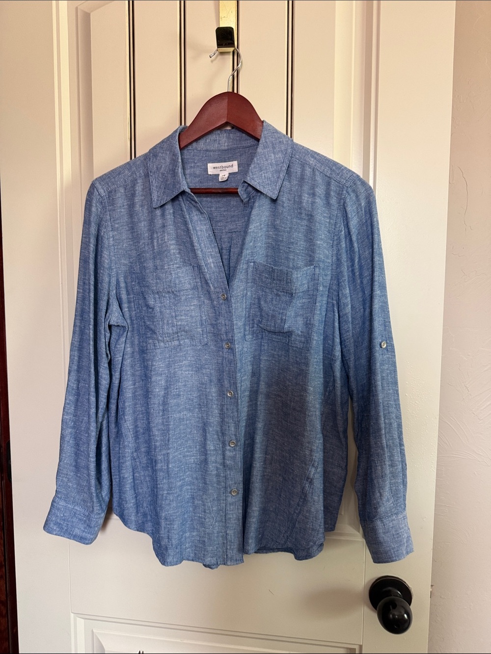 Westbound Ladies Blue (Chambry Look) Button-Up Shirt’ 2 front pockets Nice